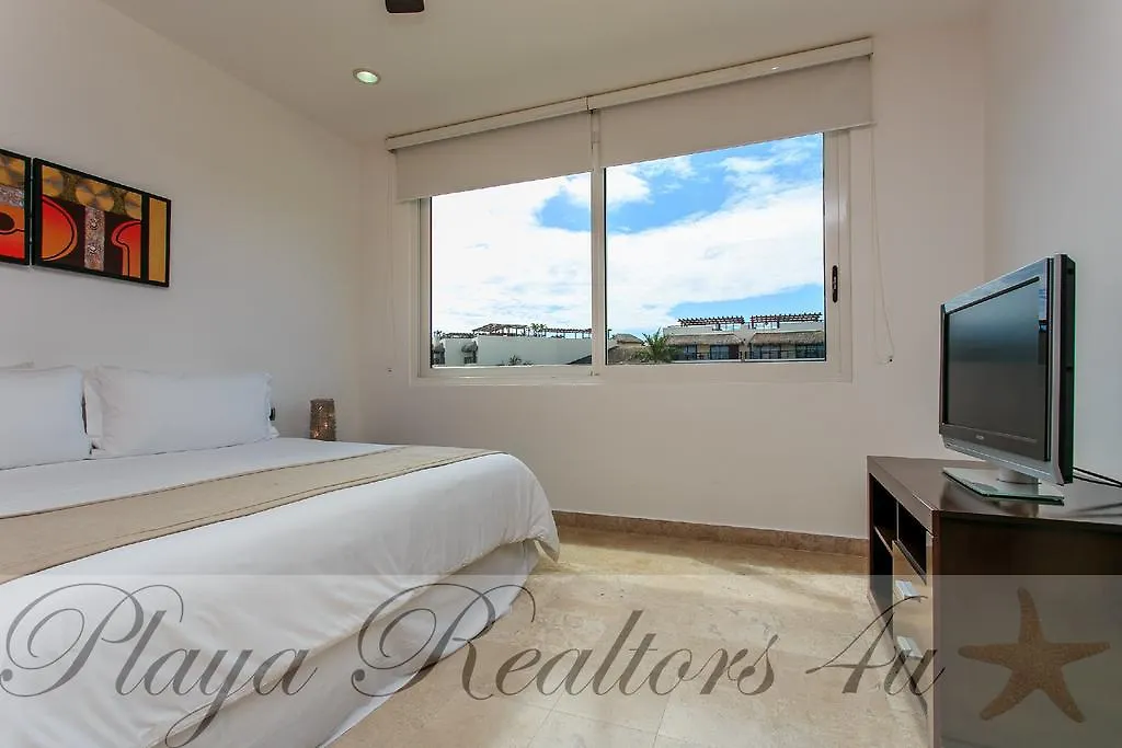 Mamitas By Playa Moments